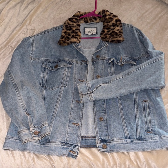 Denim Jacket with Leopard Print Collar - Picture 2 of 7